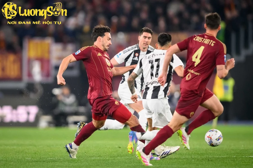 Mast Hummels cùng các đồng đội đặt mục tiêu giành trọn vẹn 3 điểm trước AC Milan. (Ảnh: Internet)